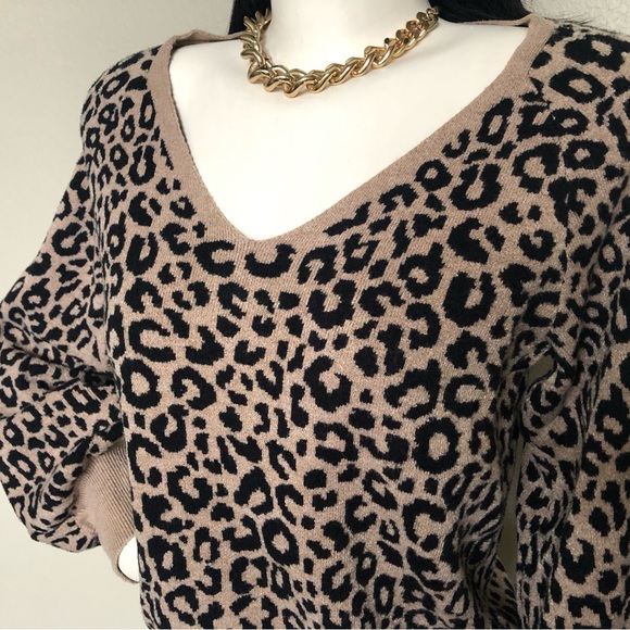 Abercrombie SUPER SOFT Leopard Print Sweater, Size: Small - Picture 4 of 10